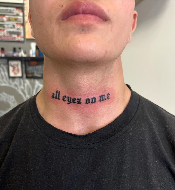 tatuaje en el cuello